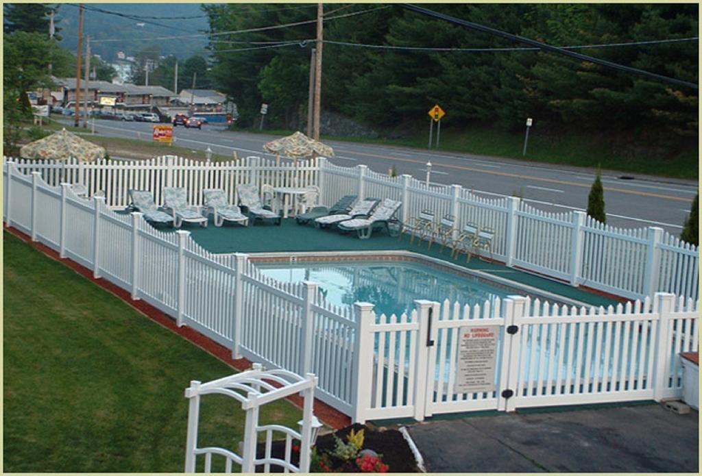 Seven Dwarfs Cabins - White Cabin Lake George Exterior photo