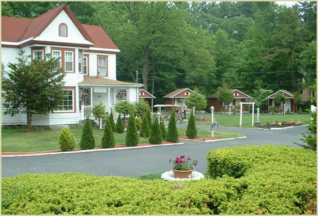 Seven Dwarfs Cabins - White Cabin Lake George Exterior photo