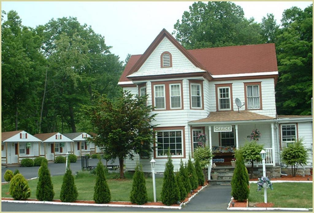 Seven Dwarfs Cabins - White Cabin Lake George Exterior photo