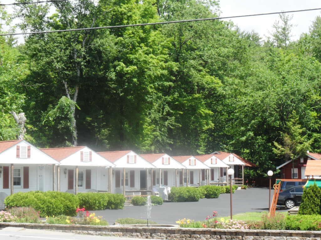 Seven Dwarfs Cabins - White Cabin Lake George Exterior photo